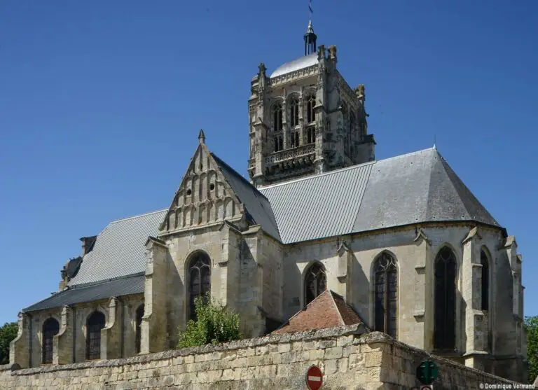 Église de Ravenel comme exemple de lieu de mémoire familiale dans l’Oise