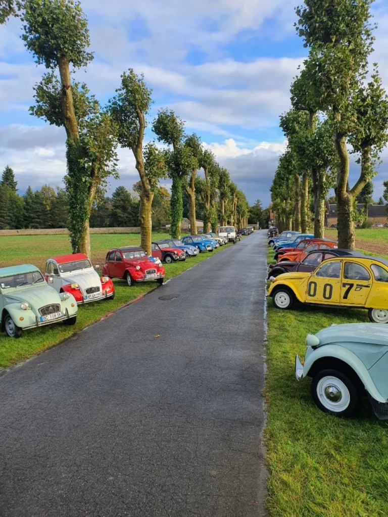 Rallye 2CV au départ du Château de Ravenel