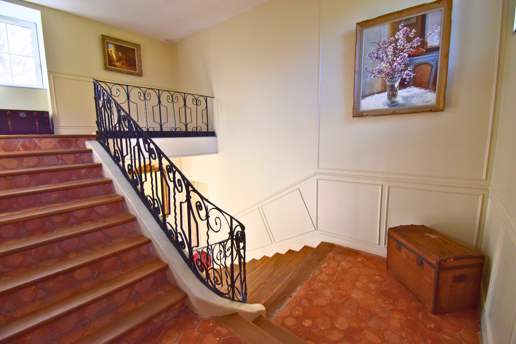 Escalier du Château de Ravenel pour un team building dans l'Oise