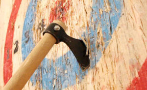 Lancer de hache à 5 minutes du Château de Ravenel