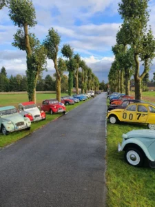 Rallye 2CV au départ du Château de Ravenel